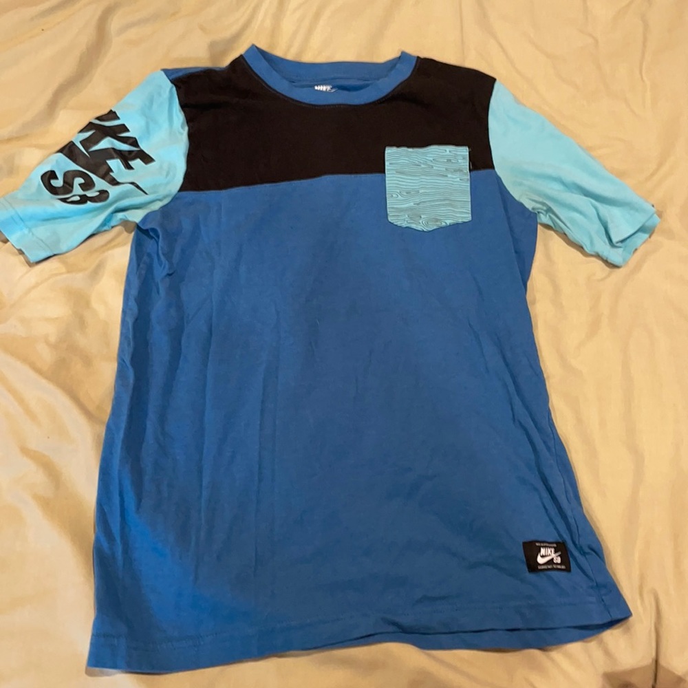 Nike SB youth XL TEE SHIRT